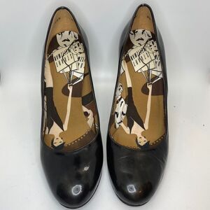 Stuart Weitzman almond toe patent leather pump